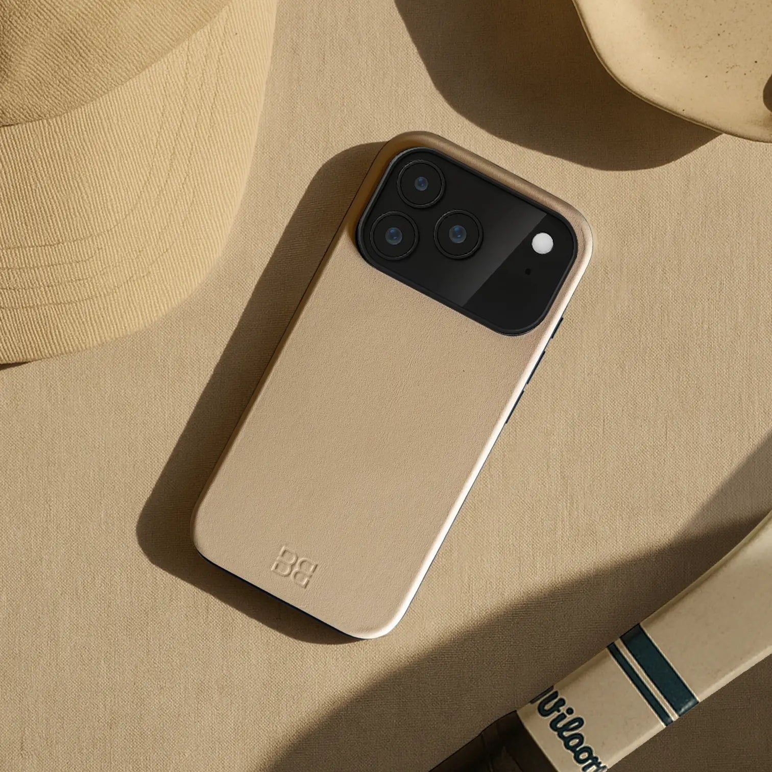 Light Brown / iPhone 17 Pro