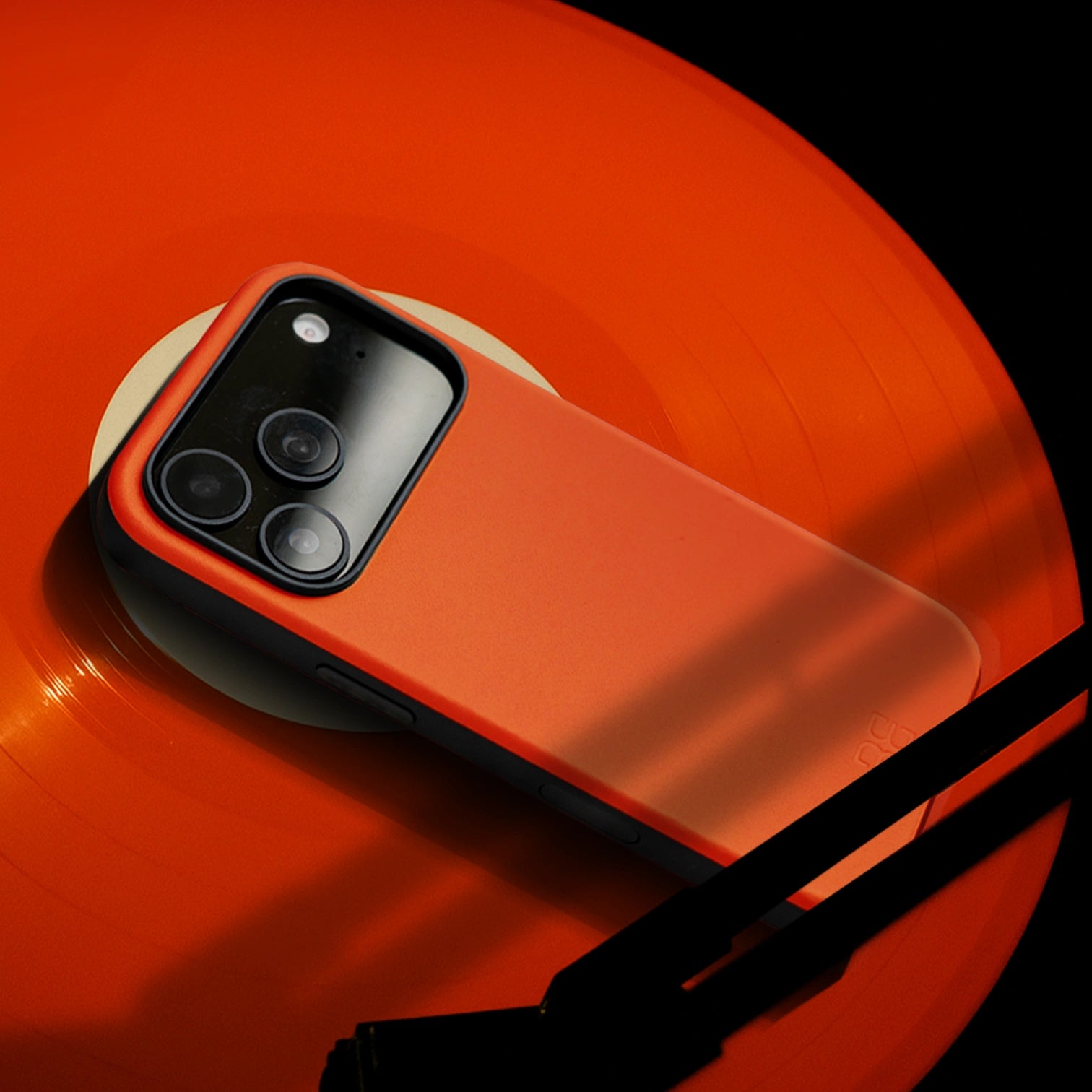 Shocking Orange / iPhone 17 Pro