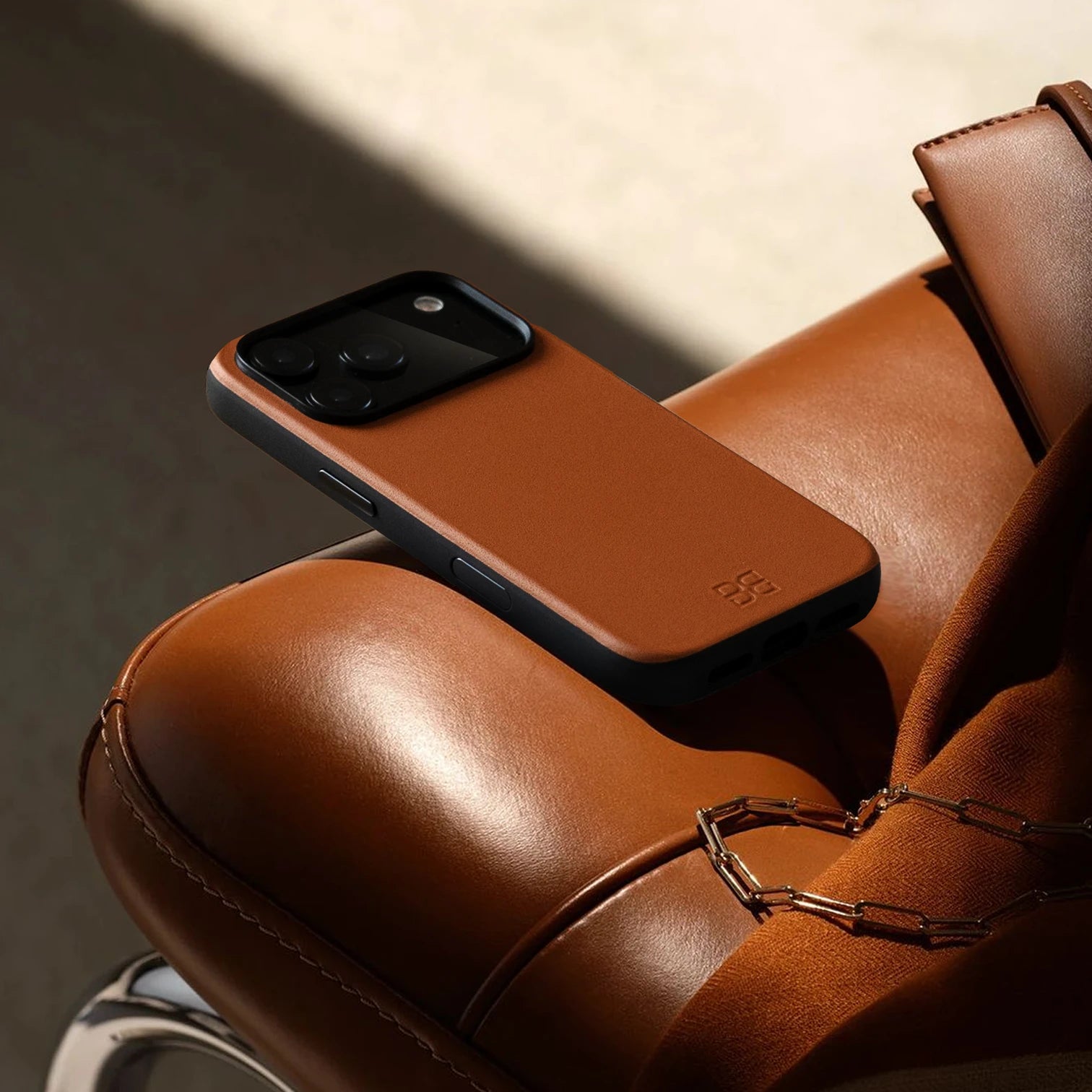 Chocolate / iPhone 17 Pro