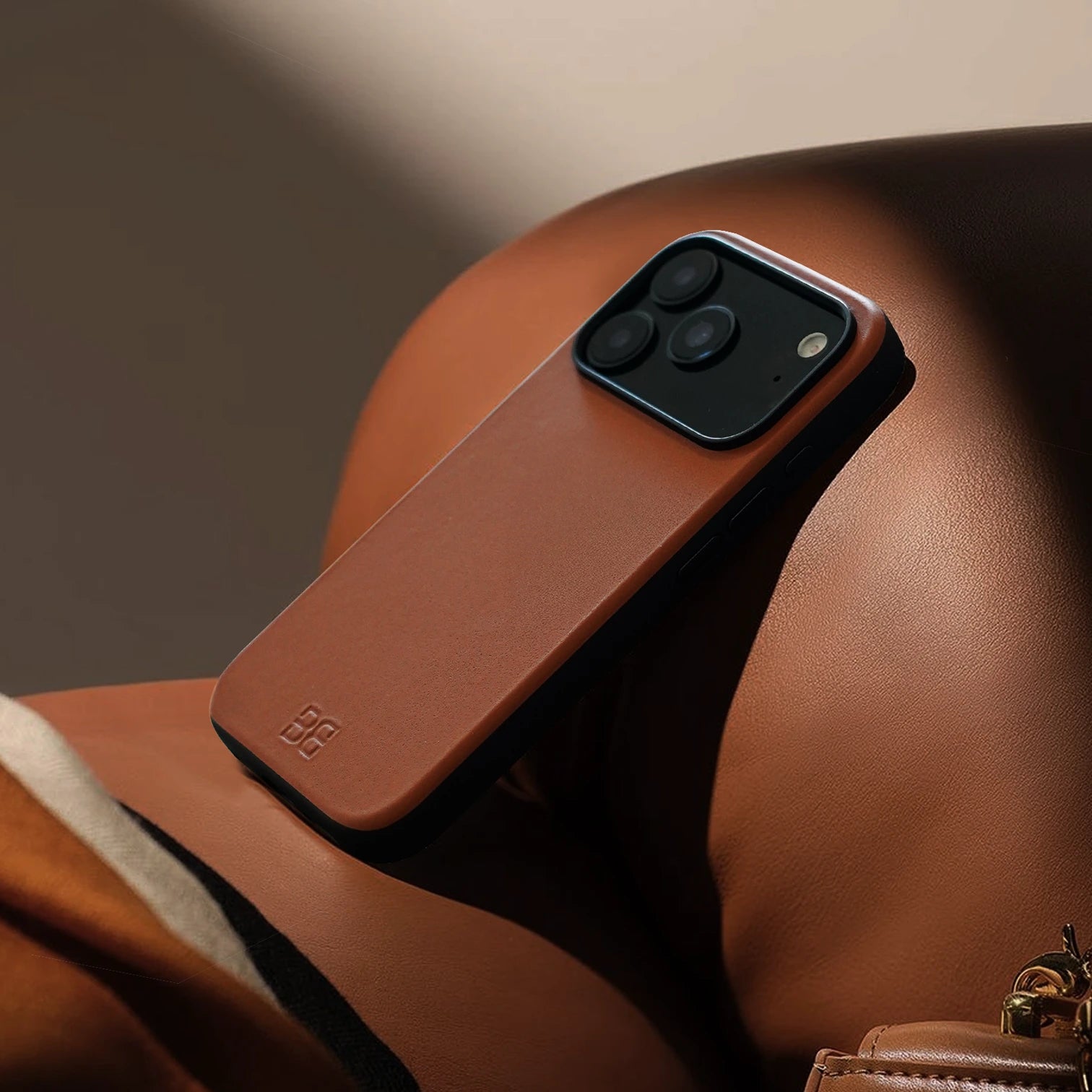 Chocolate / iPhone 17 Pro