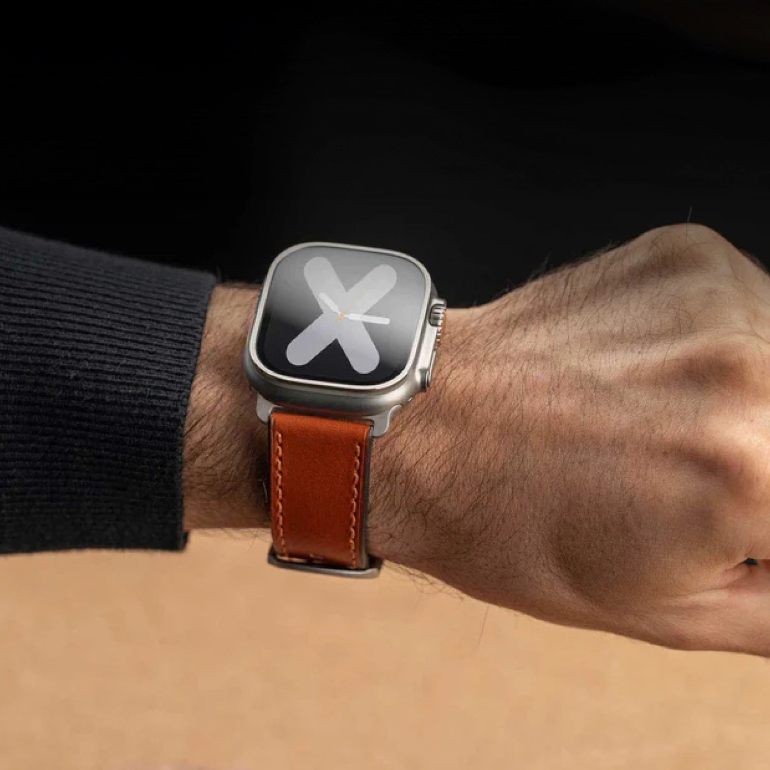 Hellbraun mit Kontrastnaht / 42mm / Schwarz Poliert