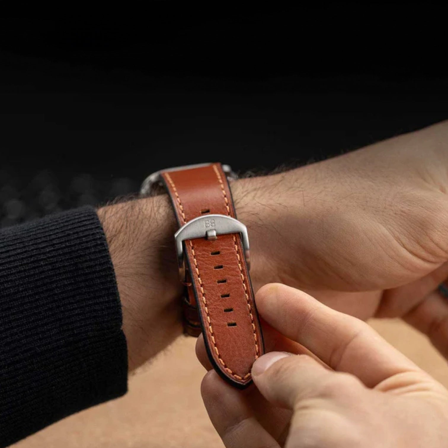 Hellbraun mit Kontrastnaht / Ultra/46mm/45mm / Schwarz Matt