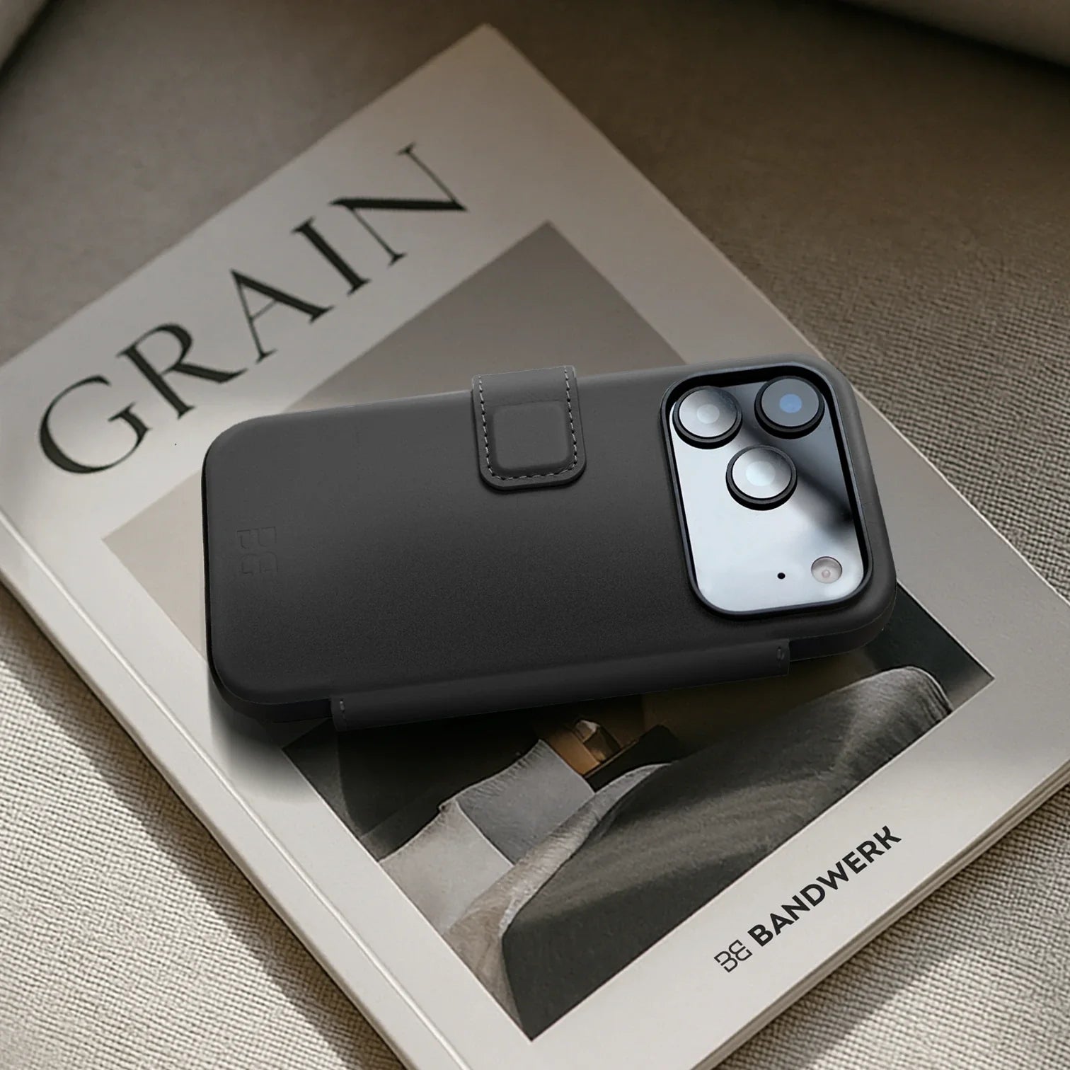 Graphite / iPhone 18 Pro Max / Folio
