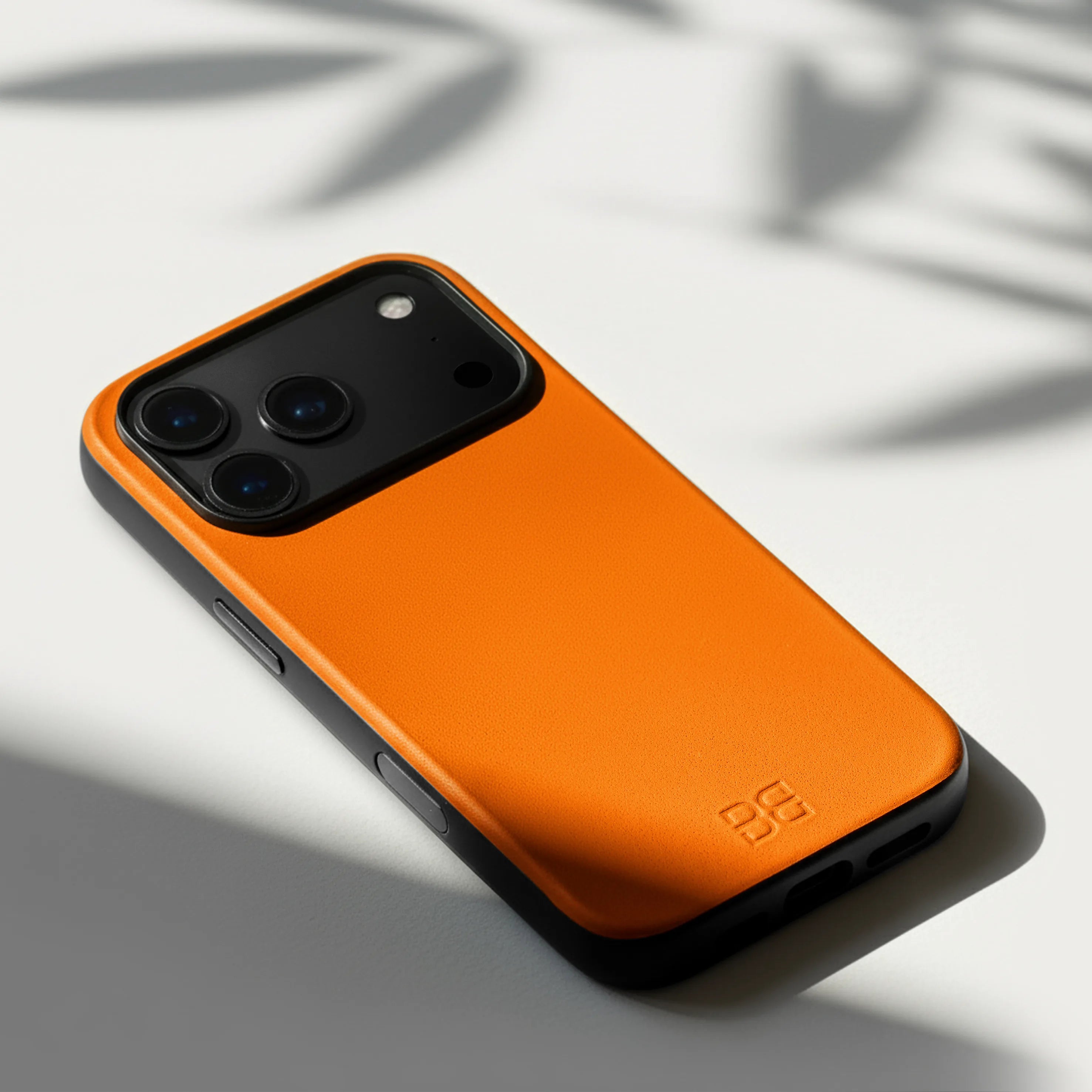 Shocking Orange / iPhone 17 Pro Max