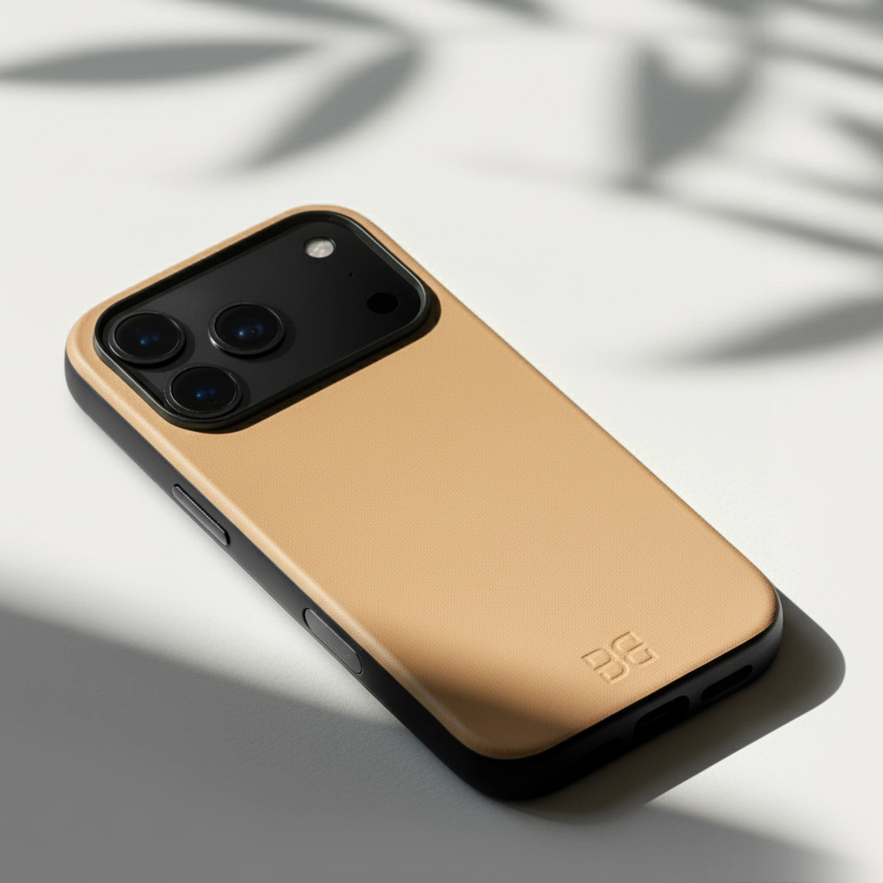 Light Brown / iPhone 17 Pro