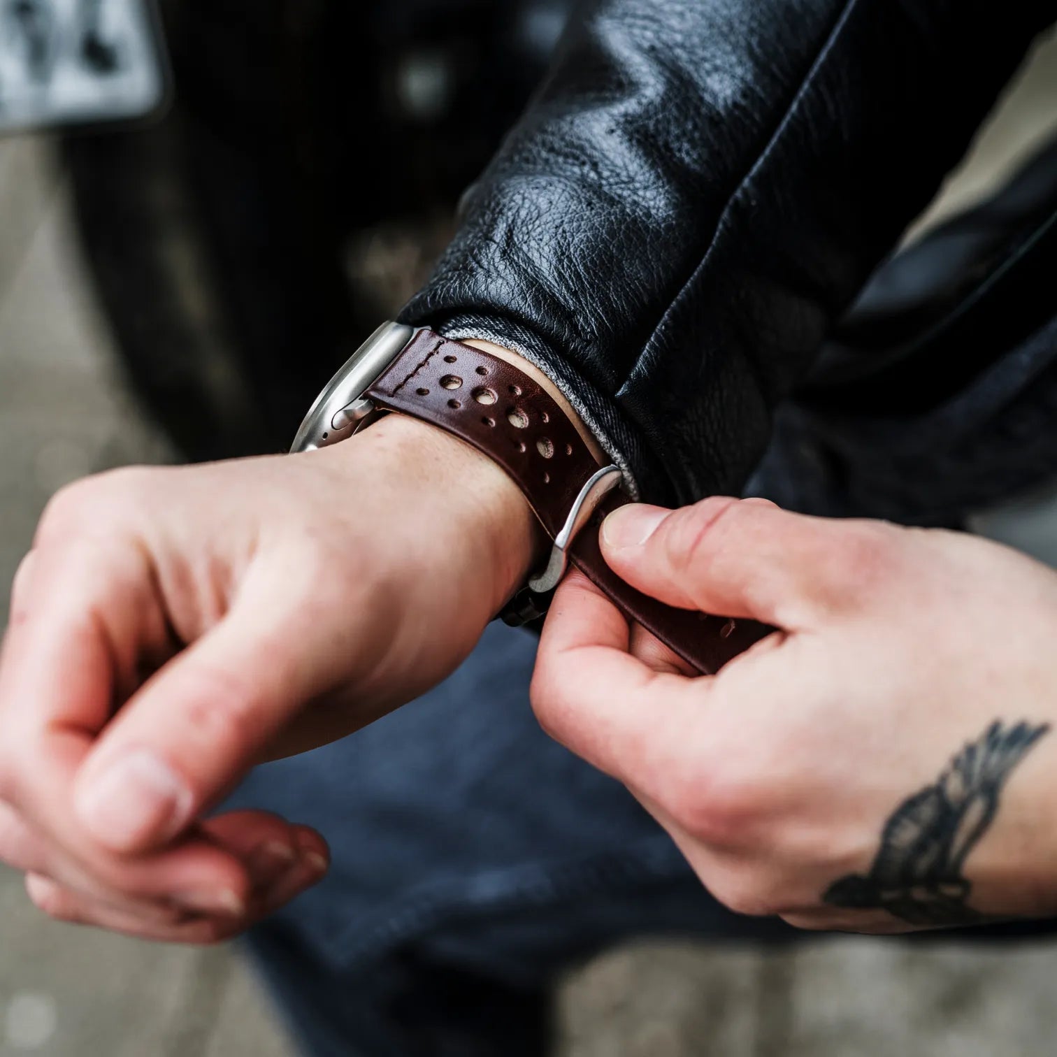 Dunkelbraun / 42mm / Schwarz Poliert