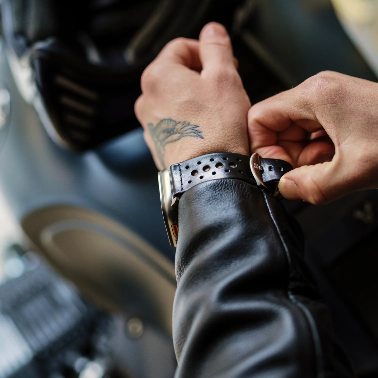 Tiefschwarz / 42mm / Silber Matt