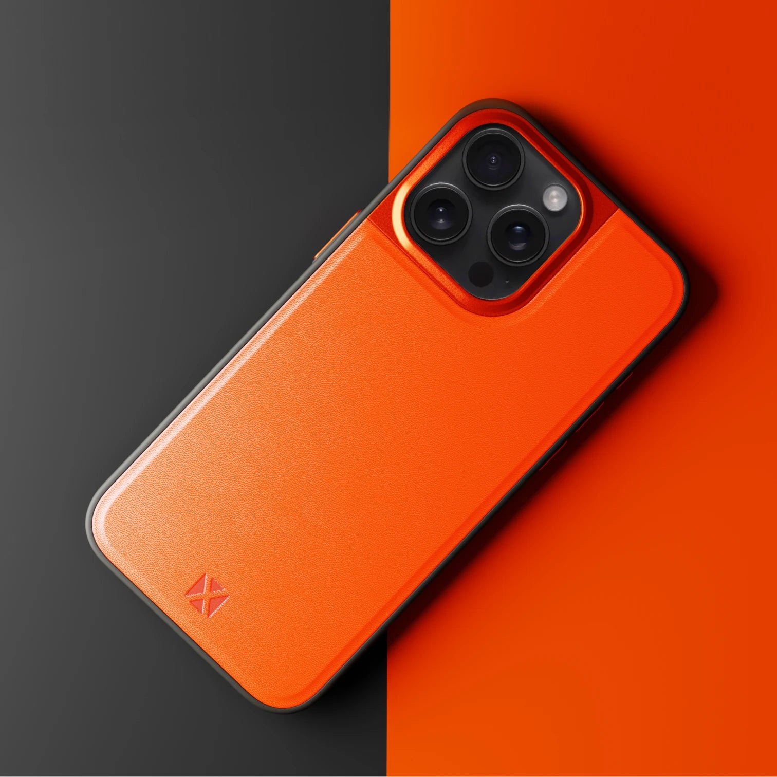 Shocking Orange / iPhone 15 Pro Max